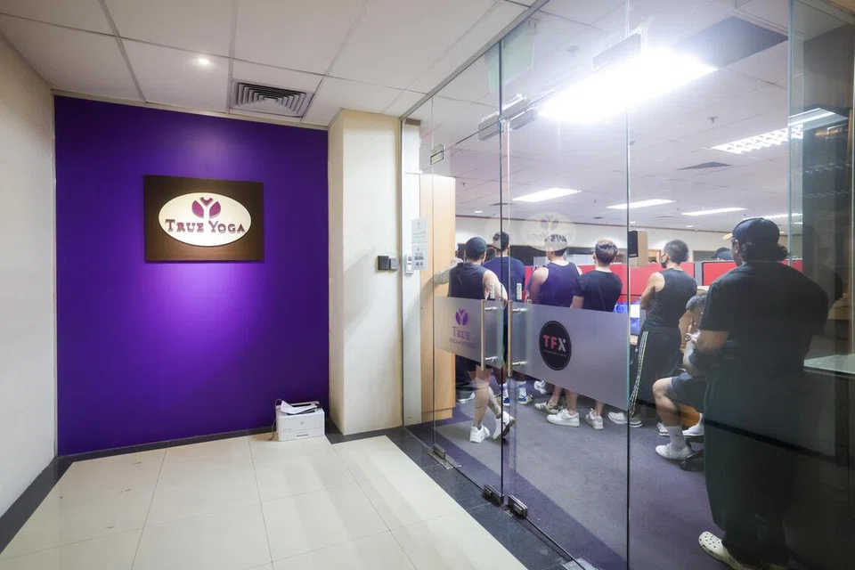 Syarikat induk True Group, Kontafarma, dalam laporan tahunannya melaporkan bahawa setakat akhir 2025, ia mempunyai seramai 257 kakitangan bagi perniagaan kecergasannya di Singapura.