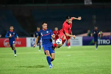 Ikhsan (kiri) ketika beraksi menentang Kyrgyzstan dalam kelayakan Piala Asia AFC pada 9 Jun.