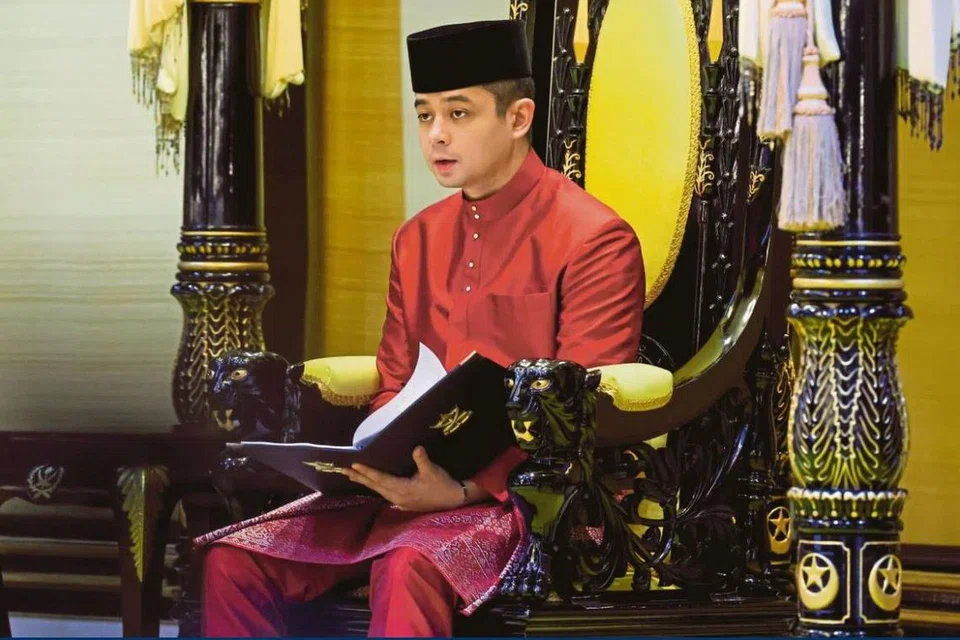 Seorang wanita yang menggunakan nama ‘Faridah’ memuat naik hantaran di media sosial dengan dakwaan kononnya dia bakal berkahwin dengan Tengku Mahkota Pahang, Tengku Hassanal Ibrahim Sultan Abdullah.