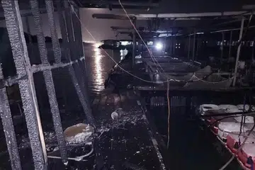 TEMPAT KEJADIAN: Kebakaran di ladang ikan luar pesisir berhampiran Pulau Tekong yang melibatkan generator berlaku kira-kira 11.50 malam.