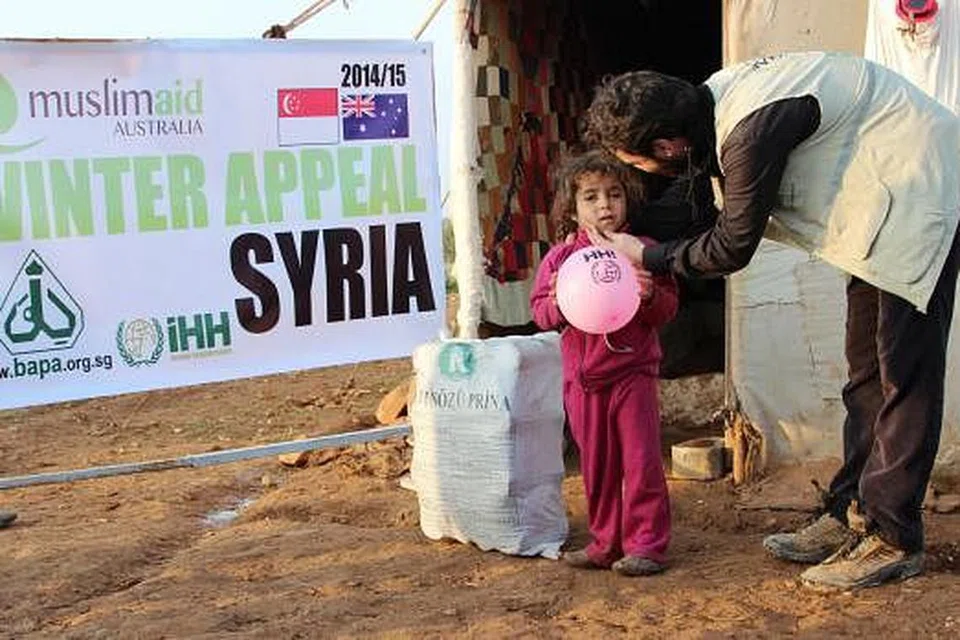 MENCABAR: Musim salji kali ini terlalu sejuk di kem pelarian, berbeza daripada tahun-tahun sudah.