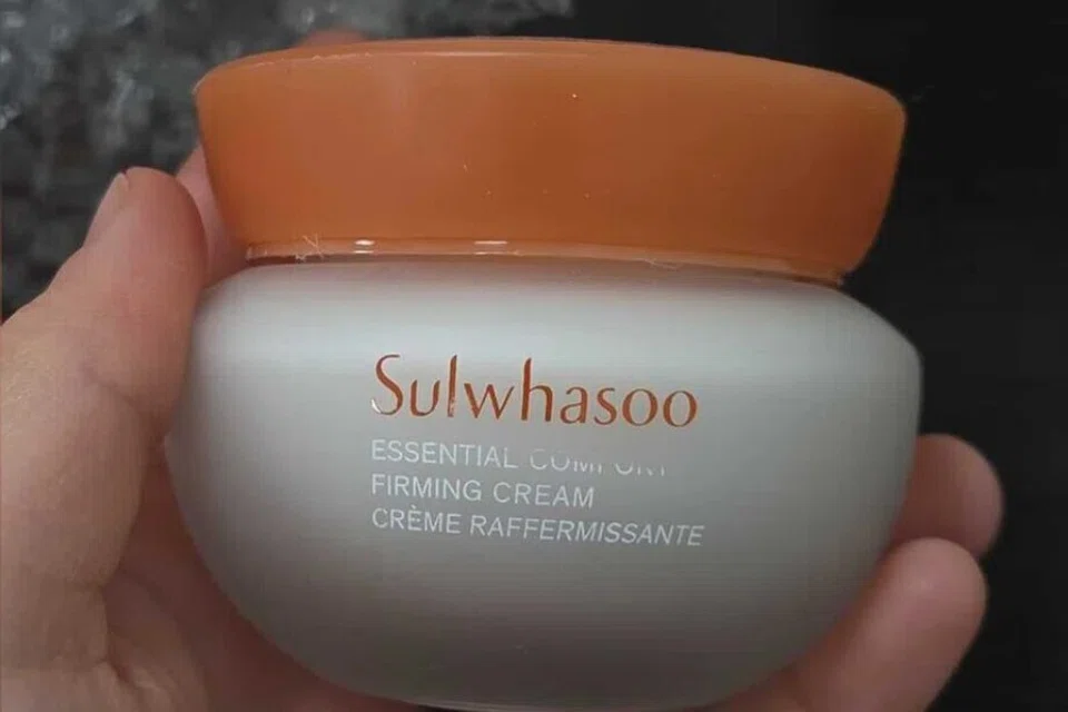 Sebuah krim Sulwhasoo tiruan yang diimport secara haram dari China dan disenaraikan di laman e-dagang Korea sebagai produk asli.