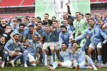 SATU PIALA SUDAH DALAM TANGAN..DUA LAGI MENANTI?: Manchester City kekal di landasan untuk merebut tiga gelaran, berentap di separuh akhir Liga Juara-Juara menentang Paris Saint-Germain awal pagi Khamis ini sebelum menantikan peluang digelar juara EPL hujung minggu depan. - Foto EPA-EFE 