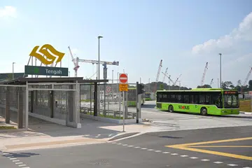Perkhidmatan terus ke pusat bandar pada waktu sibuk, 674, dikendalikan oleh Tower Transit. Ia akan melalui enam perhentian bas di sepanjang Tengah Drive, Tengah Garden Walk, Tengah Garden Avenue, Tengah Boulevard dan Plantation Crescent pada hari-hari bekerja.