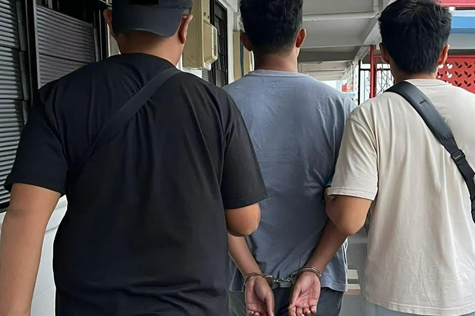 Meskipun Singapura cuba membantu mereka yang menyalah guna dadah, ia mengambil pendekatan tegas terhadap mereka yang mengedar dadah. 