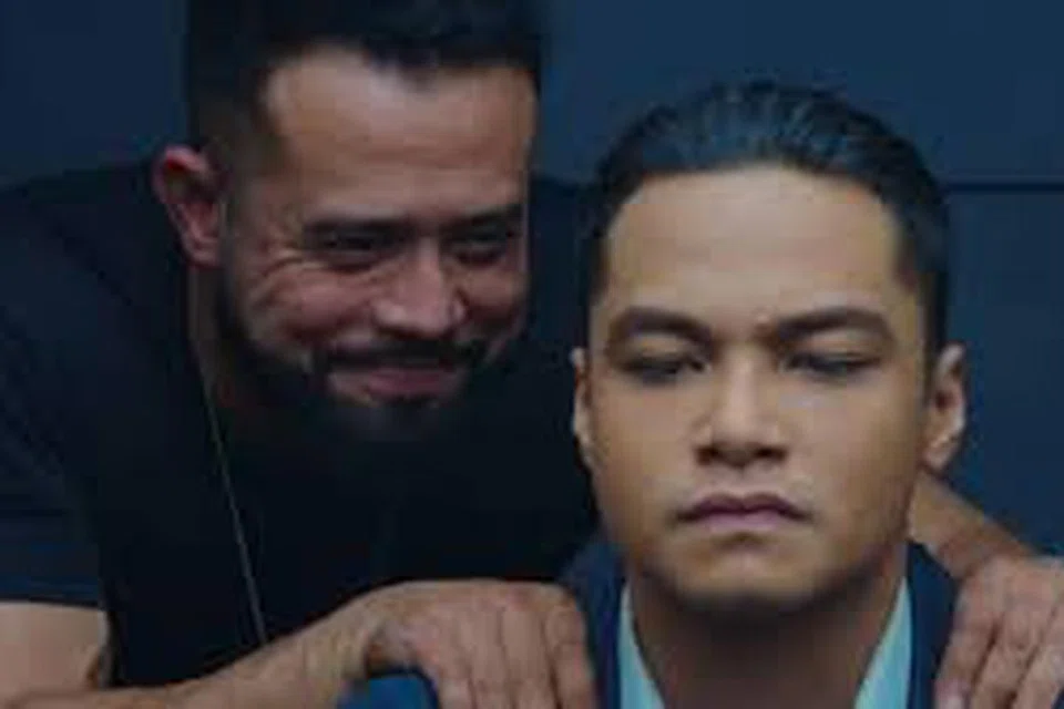 Zul Ariffin (kiri) membawa watak sebagai Sheriff, anggota Jabatan Integriti yang dihantar Ketua Polis Negara untuk menyelesaikan kes ‘Meth Killer’. Dia ditugaskan berada di bawah satu jabatan bersama Nazri (lakonan Syafiq Kyle).
