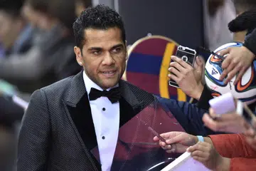 Bekas pemain pertahanan Barcelona dan Brazil, Dani Alves, dikenakan hukuman penjara empat setengah tahun selepas didapati bersalah merogol mangsa di kelab malam.