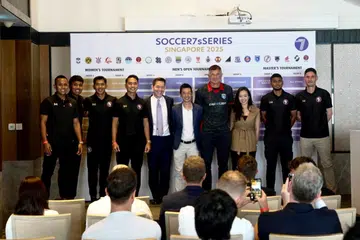 Kejohanan bola sepak tujuh sepasuk – ‘Soccer7sSeries’ – buat julung-julung kali akan diadakan di Singapura dari 25 hingga 27 Julai di Stadium Jalan Besar. Acara undian kumpulan bagi kejohanan itu turut dihadiri (dari kiri) pemain Singapore FC untuk kategori Masters, Zulfadli Zainal, Shahfiq Ghani, Khairul Amri, Shahril Ishak; Ketua Pegawai Eksekutif (CEO) ‘Soccer7sSeries’, Encik Dom Lane; Pengarah (Transformasi Liga), Sport Singapore, Encik Benjamin Tan; pemain Singa Legends, Aleksandar Duric; Pengarah Perkongsian, FAS, Cik Lynn Koh; serta pemain Singapore FC, Fazrul Nawaz dan Daniel Bennett.