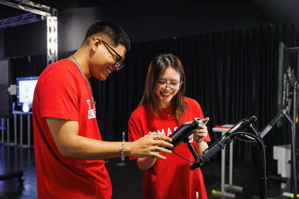 Mohammed Noah Khan, Faith Phang