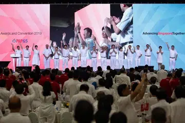 KONVENSYEN PAP: PM Lee Hsien Loong, DPM Heng Swee Keat dan anggota Jawatankuasa Eksekutif Pusat PAP di permulaan acara penyampaian anugerah dan konvensyen PAP 65 pada 10 November 2019.
