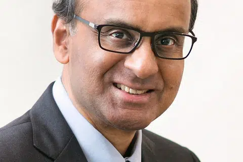 Timbalan Perdana Menteri, Encik Tharman Shanmugaratnam dalam catatannya di Facebook. Beliau antara lima pemimpin mapan yang mengundurkan diri daripada CEC PAP.