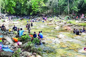 Sungai dan air terjun antara tempat yang jadi tumpuan ramai untuk menyejukkan badan berikutan cuaca panas melampau di beberapa tempat di Malaysia ketika ini. 
