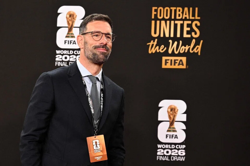 Ruud van Nistelrooy pernah menjadi jurulatih di bawah Erik ten Hag sebelum mengambil alih pasukan untuk empat perlawanan selepas ten Hag dipecat pada Oktober 2024.