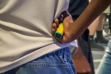 BAHAN BERBAHAYA: Menurut Penguasa Sains Kesihatan (HSA), antara bahan kimia berbahaya yang terkandung dalam rokok elektronik, atau ‘vape’, termasuk formaldehid dan benzena.