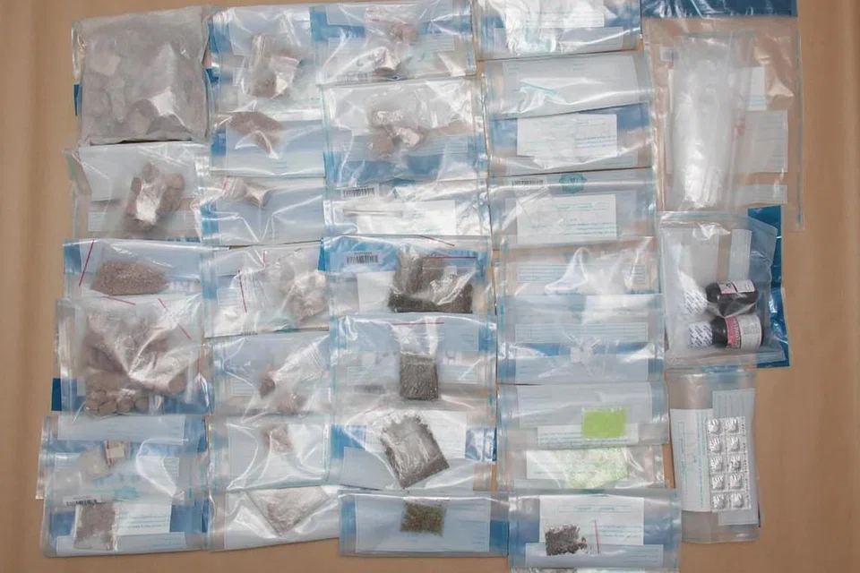 Dadah yang dirampas di unit perumahan di Yishun Street 44, termasuk 975 gram heroin.