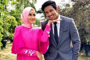 TIDAK KELABU: Mantan pelakon cilik, Eyra Hazali (kiri) dan bakat baru, Fendy Bakry menemui keserasian dan mencetus fenomena dengan banyak berbincang tentang teknik lakonan dan lontaran dialog bersahaja bagi drama 'berhantu' Mr Grey. - Foto ASTRO RIA