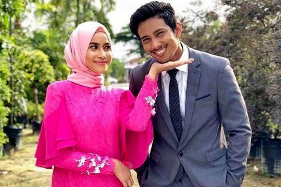 TIDAK KELABU: Mantan pelakon cilik, Eyra Hazali (kiri) dan bakat baru, Fendy Bakry menemui keserasian dan mencetus fenomena dengan banyak berbincang tentang teknik lakonan dan lontaran dialog bersahaja bagi drama 'berhantu' Mr Grey. - Foto ASTRO RIA