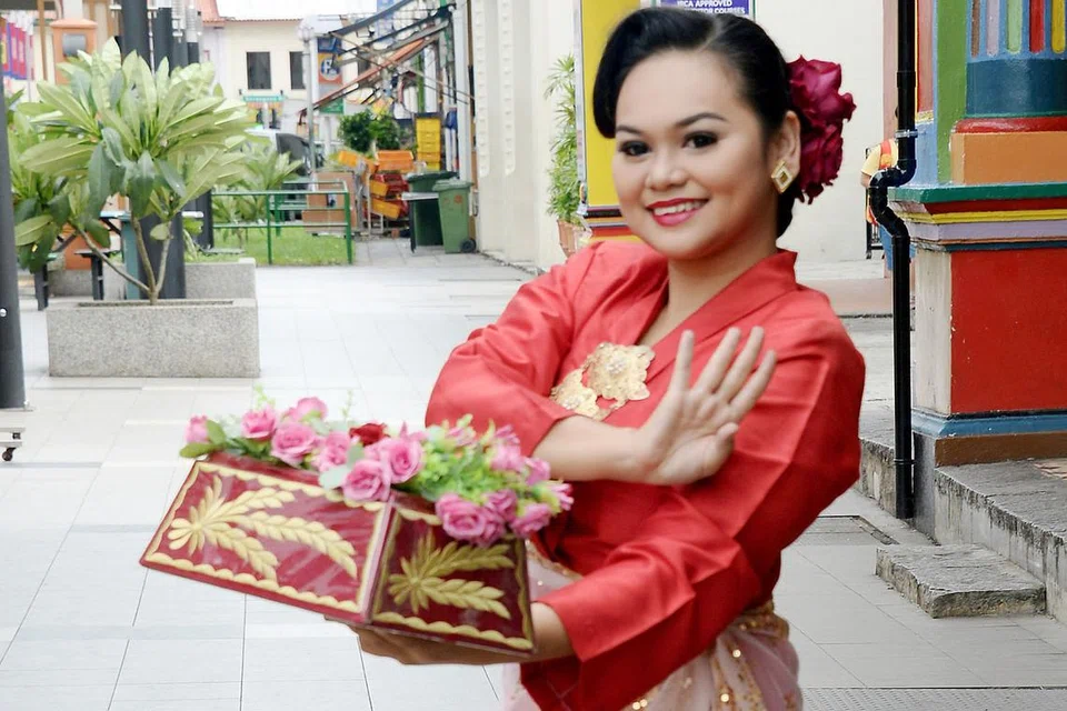 CIK NUR SYAFIQAH: Berpendapat bahawa interpretasi moden perlu diterap dalam tarian tradisional bagi memastikan ia tidak luput dan dilupakan. - Foto ZAINAL YAHYA