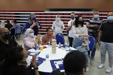 DILENGKAPKAN DENGAN KEMAHIRAN: Dr Maliki bersama peserta Sesi Penglibatan Duta Dian yang akan dilatih di bawah satu inisiatif baru Projek Dian@M3. - Foto PA MESRA