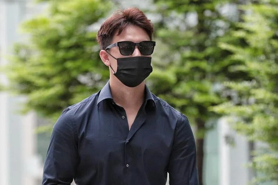 Foto MODEL TITUS LOW DIRAKAM SHIN MIN DAILY NEWS