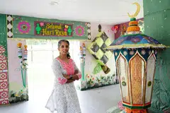 Cik Anitha Tamilmaran, artis bebas, kolong Blok 19 Cantonment Close, hiasan Hari Raya, berasaskan bahan kitar semula