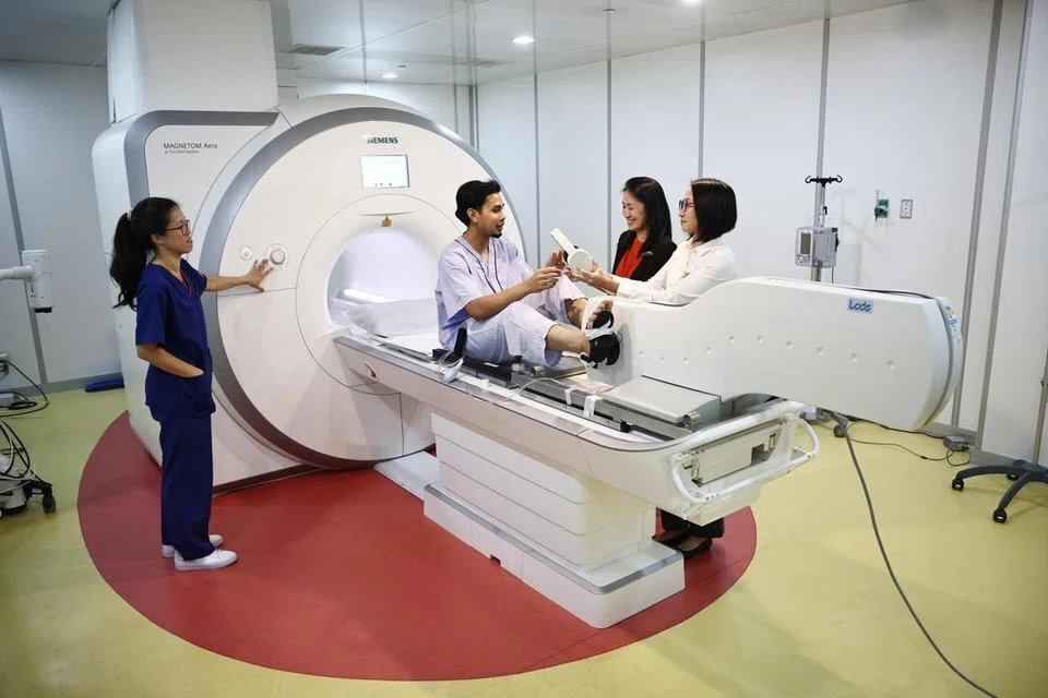 Adam melakukan ujian ExCMR, yang mengesahkan beliau menghidap kardiomiopati, sejenis penyakit otot jantung.