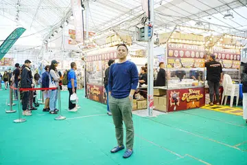 Pengguna TikTok, Encik Faisal Marican, berkongsi pengalaman mencuba makanan tular di bazar melalui wadah media sosial itu yang terus menjadi topik perbincangan. 
