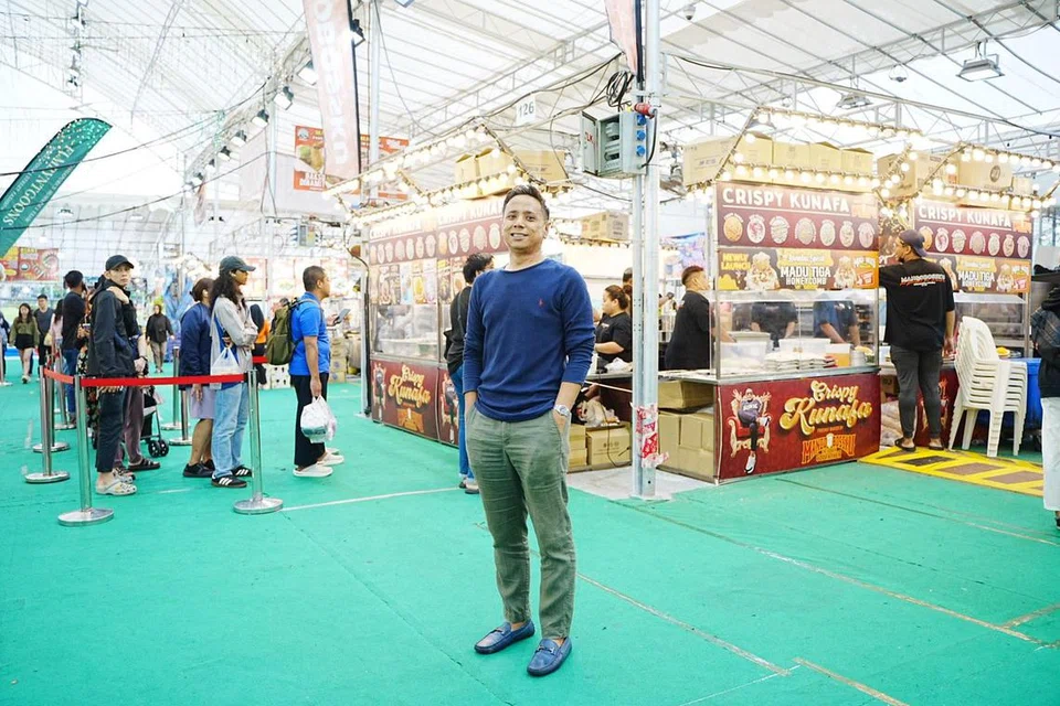 Pengguna TikTok, Encik Faisal Marican, berkongsi pengalaman mencuba makanan tular di bazar melalui wadah media sosial itu yang terus menjadi topik perbincangan. 