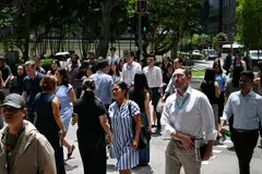 Hasil tinjauan tersebut menunjukkan para pekerja hadapi risiko meningkat mengalami ‘burnout’ atau keletihan melampau, selain perlunya menyediakan sokongan kesihatan mental yang lebih baik. 