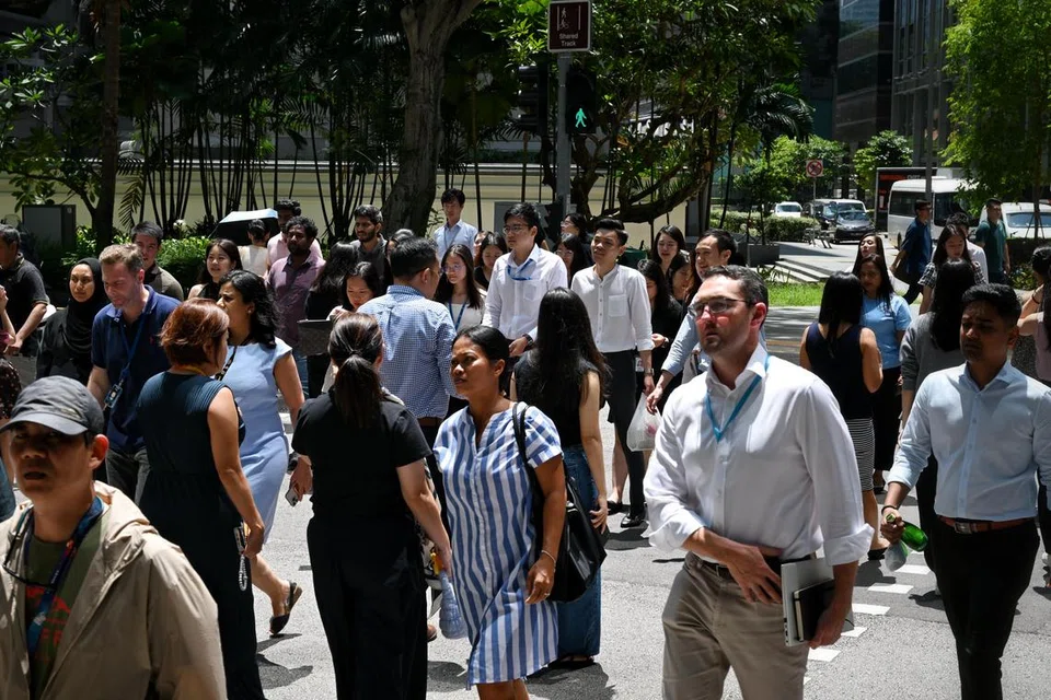 Hasil tinjauan tersebut menunjukkan para pekerja hadapi risiko meningkat mengalami ‘burnout’ atau keletihan melampau, selain perlunya menyediakan sokongan kesihatan mental yang lebih baik. 