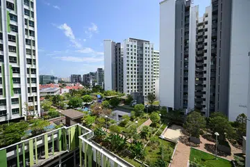 Pusat pertukaran bas bawah tanah itu terletak di pembangunan bersepadu Woodleigh Village, yang merangkumi 330 flat HDB dan sebuah pusat penjaja. 