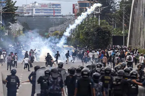bantahan di kathmandu, parlimen