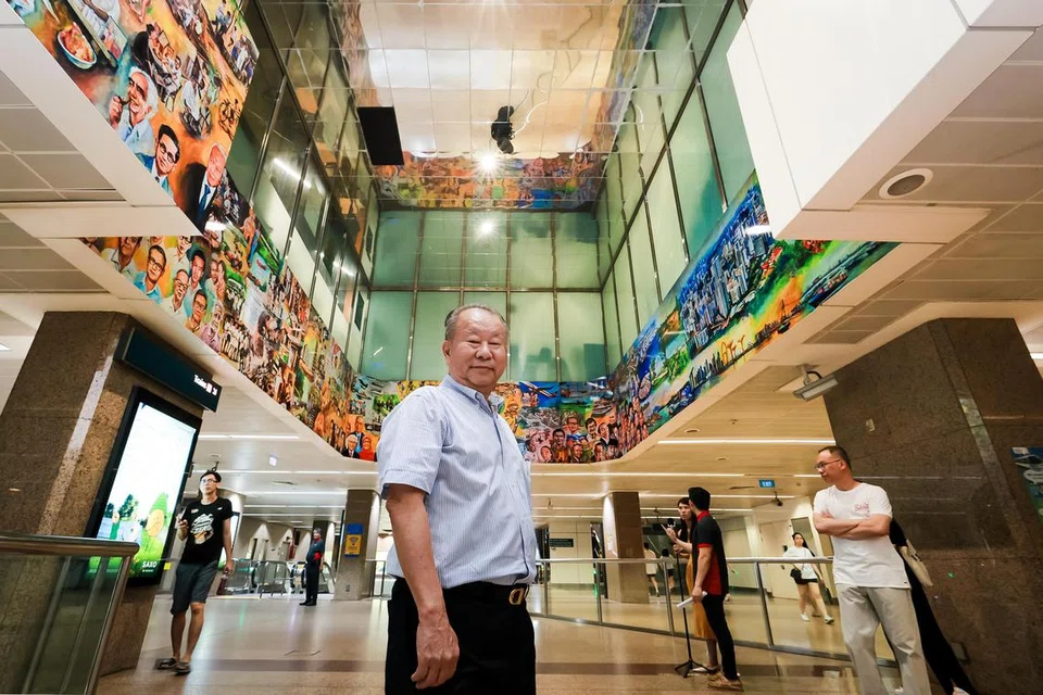 MURAL SENI: Artis tempatan, Encik Ng Peng Sing, mengambil masa hampir dua tahun untuk menyiapkan mural ‘Singapore on Canvas’. Ia akan dipamerkan di stesen MRT Tanjong Pagar selama sekurang-kurangnya setahun.
