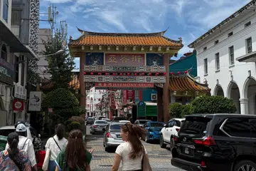 Chinatown, carpenter street, harmony arch, sarawak