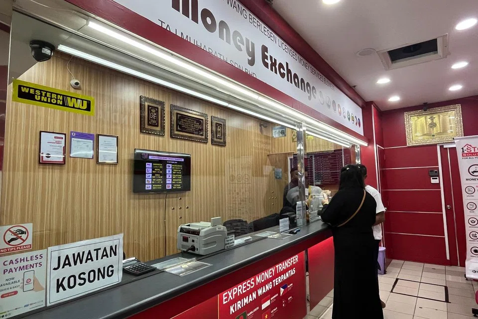 Perniagaan pengurup wang berlesen tidak banyak terkesan dengan naik turun ringgit.