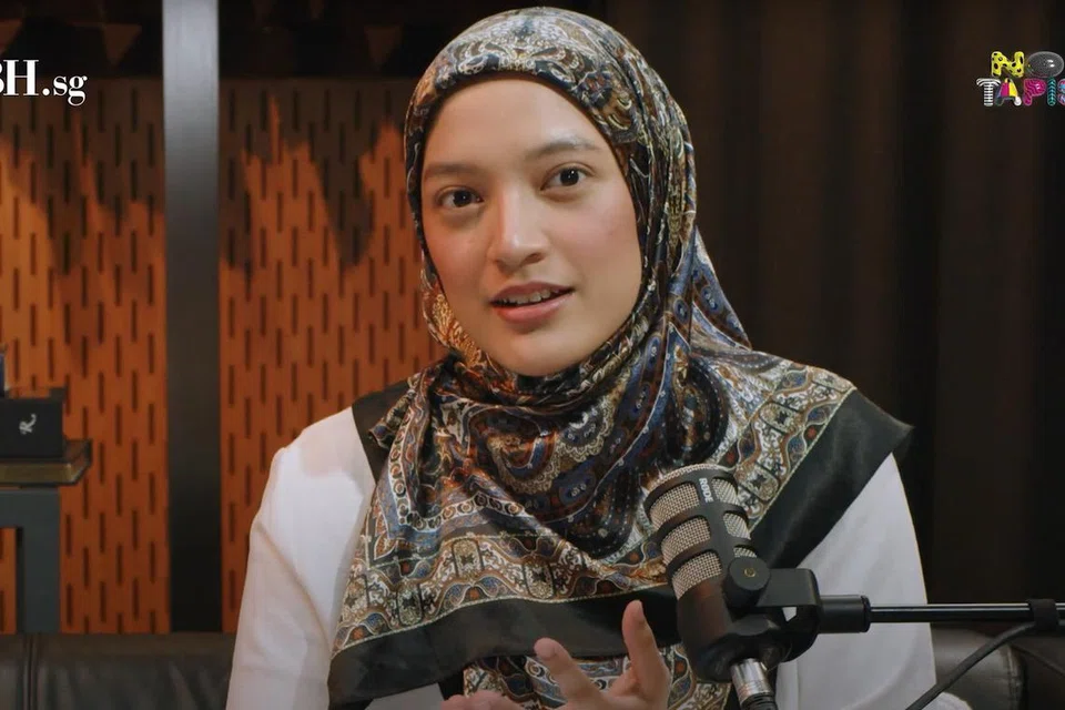 Hos #NoTapis, Cik Natasha Mustafa, akan berada di reruai Berita Harian sempena ‘Raikan Ilmu@Heartlands’ sebagai hos podcast yang membincangkan topik mengenai cita-cita, bersama para pengunjung.