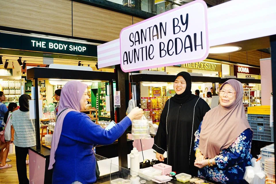  Santan By Auntie Bedah, Cik Zubaidah Abdul Jalal 