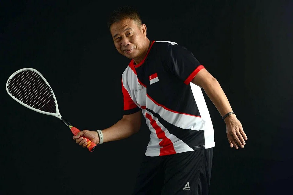 SUMBANGAN DIIKTIRAF: Selepas mengukir namanya dalam sukan skuasy pada 1980-an dan 1990-an, Zainal Abidin diberi Anugerah Pencapaian Sepanjang Hayat Persatuan Raket Skuasy Singapura. - Foto SSRA