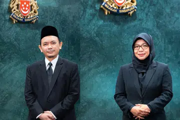 Ustaz Dr Feirul Maliq Intajalle mengambil alih jawatan selaku Presiden Mahkamah Syariah daripada Ustazah Raihanah Halid (kededuanya dalam gambar atas) berkuat kuasa 3 Oktober.
