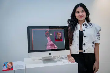 Cik Puteri Nur Ariza Mohammad Navet, menghasilkan koleksi fesyen digital yang dinamakan, ‘Caché Révélé’, untuk projek tahun akhirnya di Maktab Seni Lasalle.   