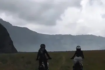 Pelancong diingatkan agar tidak menggunakan motosikal automatik ke Gunung Bromo kerana berbahaya 