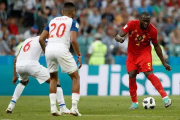KUASAI BOLA: Pemain forward Belgium, Romelu Lukaku (kanan) menguasai bola di hadapan pemain midfield Panama, Gabriel Gomez dan Anibal Godoy semasa perlawanan Kumpulan G di Stadium Fisht di Sochi, Russia pada 18 Jun 2018.