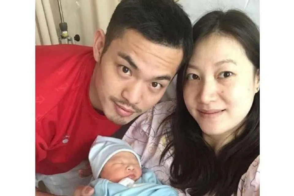 Lin Dan dan isterinya, Xie Xingfang, juga bekas bintang badminton, yang melahirkan bayi lelaki mereka di Beijing pada 5 Nov 2016. 