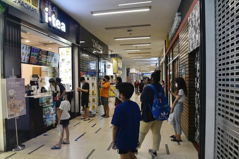 MEMBENDUNG PENULARAN KORONAVIRUS: Bagi memastikan Singapura terselamat, Perdana Menteri, Encik Lee Hsien Loong, mengarahkan langkah 'Pemutus Litar' dilanjutkan sehingga 1 Jun ini.