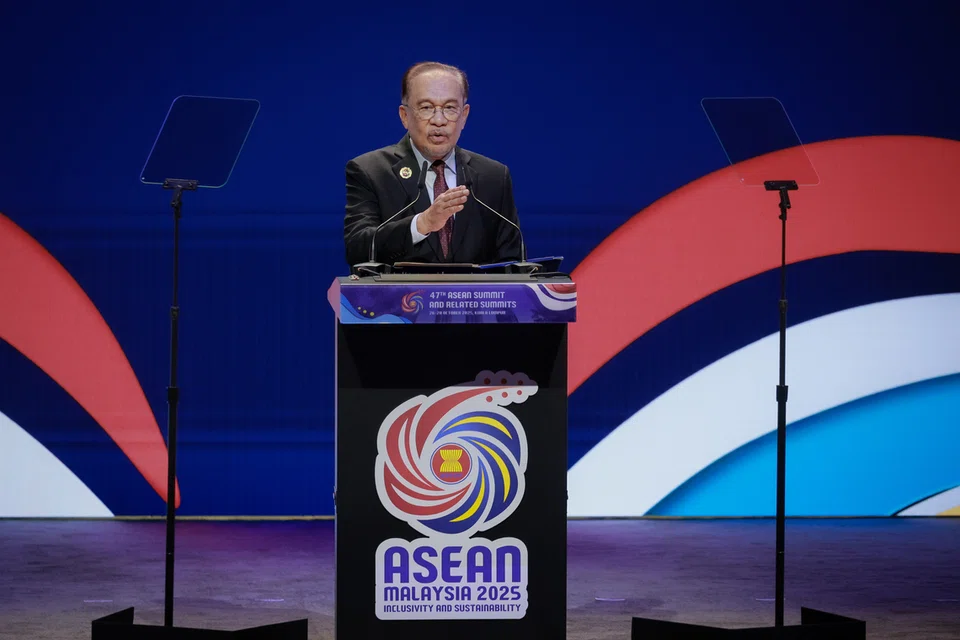 Perdana Menteri Malaysia, Datuk Seri Anwar Ibrahim memberi ucapan pembukaan di Majlis Pembukaan Sidang Puncak Asean ke-47 pada 26 Oktober yang diadakan di Pusat Konvensyen Kuala Lumpur (KLCC).