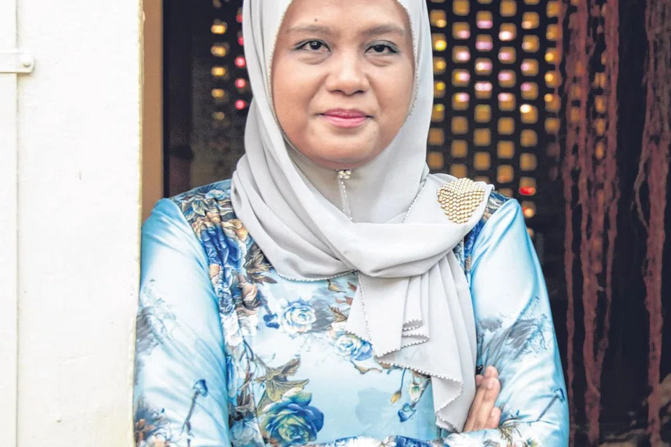 CIKGU SABRINA SAMSURI