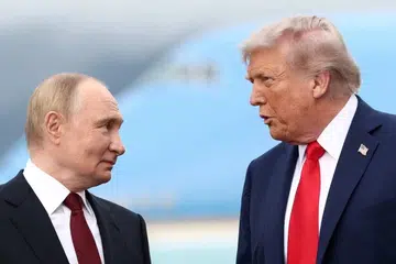 Sidang puncak yang dicadangkan itu muncul ketika hubungan Presiden Amerika Syarikat, Encik Donald Trump (kanan) dan Presiden Russia, Encik Vladimir Putin semakin mesra.