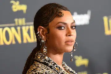KISAH WANITA MABUK BERCINTA: Beyonce menganggap ‘Crazy In Love’ sebagai lagu yang meraikan evolusi wanita yang berada di dalam fasa terlalu gembira semasa bercinta.