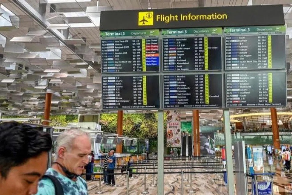 Tiga daripada empat penerbangan SIA ke Heathrow yang dijadualkan berlepas dari Lapangan Terbang Changi pada 22 Mac, diteruskan seperti yang dirancang. 