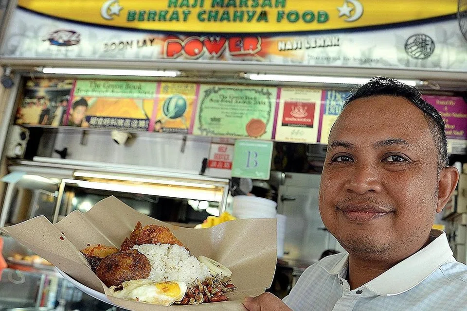 Encik Badrol Hisam, pengarah urusan Boon Lay Power Nasi Lemak.
